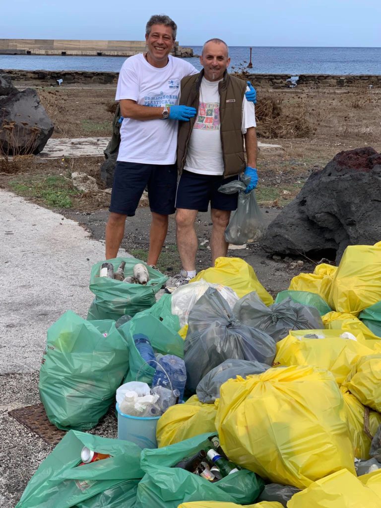 caldo campo pantelleria rifiuti immondizia ambiente volontari