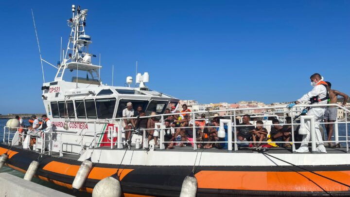 guardia costiera punto crisi pantelleria immigrazione sbarchi